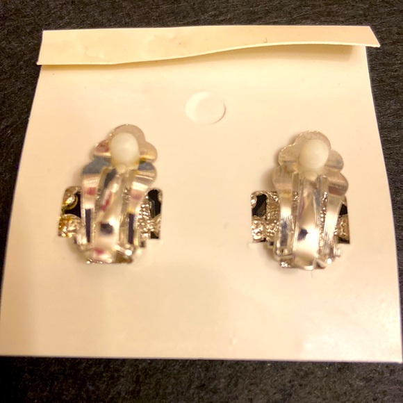 Pastel Collection Diamond Shape Fuchsia Pink and Rhinestones Clip On Earrings. - Picture 2 of 2